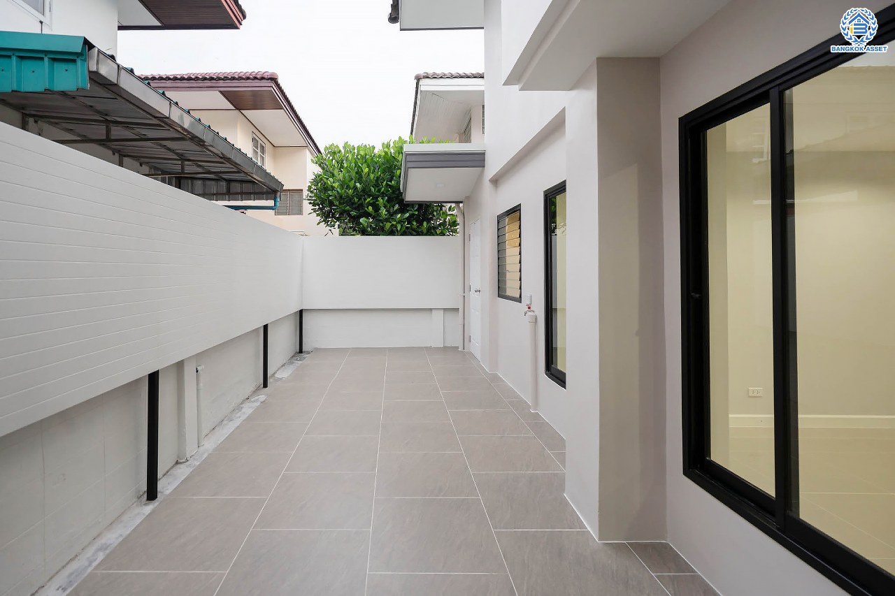 บ้านมือสองตกแต่งใหม่ ม.อักษรา พุทธมณฑลสาย3 ตกแต่งหรูหรา เนื้อที่ 55 ตร.ว. ฟังก์ชัน 3 ห้องนอน 3 ห้องน้ำ จอดรถได้ 2 คัน บนทำเลเชื่อมต่อเมือง ใกล้เซ็นทรัลศาลายา, ม.มหิดล ทางคู่ขนานลอยฟ้าบรมราชชนนี และรายล้อมด้วยสิ่งอำนวยความสะดวกครบ!